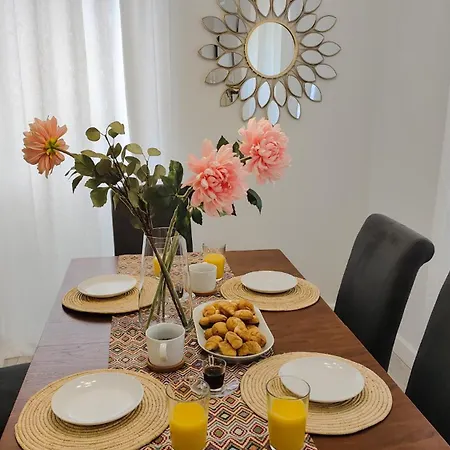 فيلة Linos House