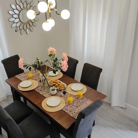 Linos House فيلة